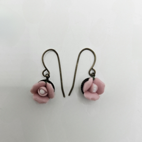 ⭐️40% off ⭐️ Rose Earrings - Picture 1 of 3